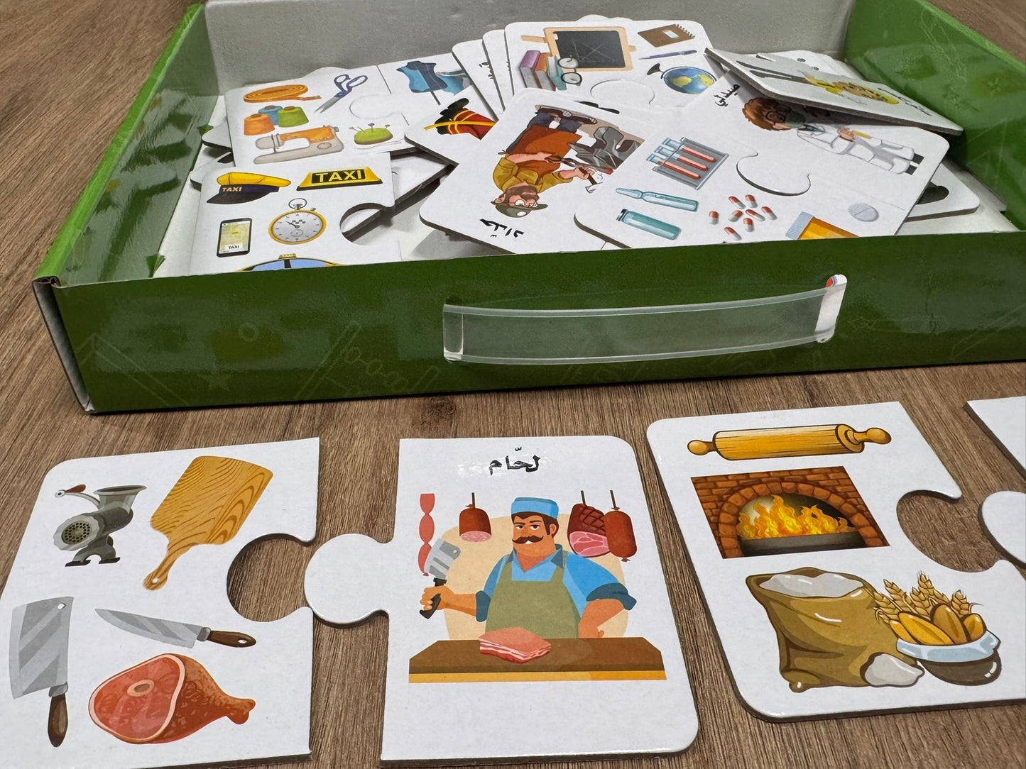 Arabic Professions & Tools Puzzle (40 Pieces) [51107-17]